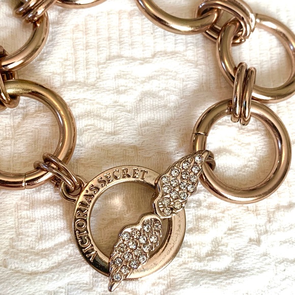 Victoria's Secret Angel Wing Charm Bracelet Rhinestones Gold Tone Toggle - Picture 3 of 9